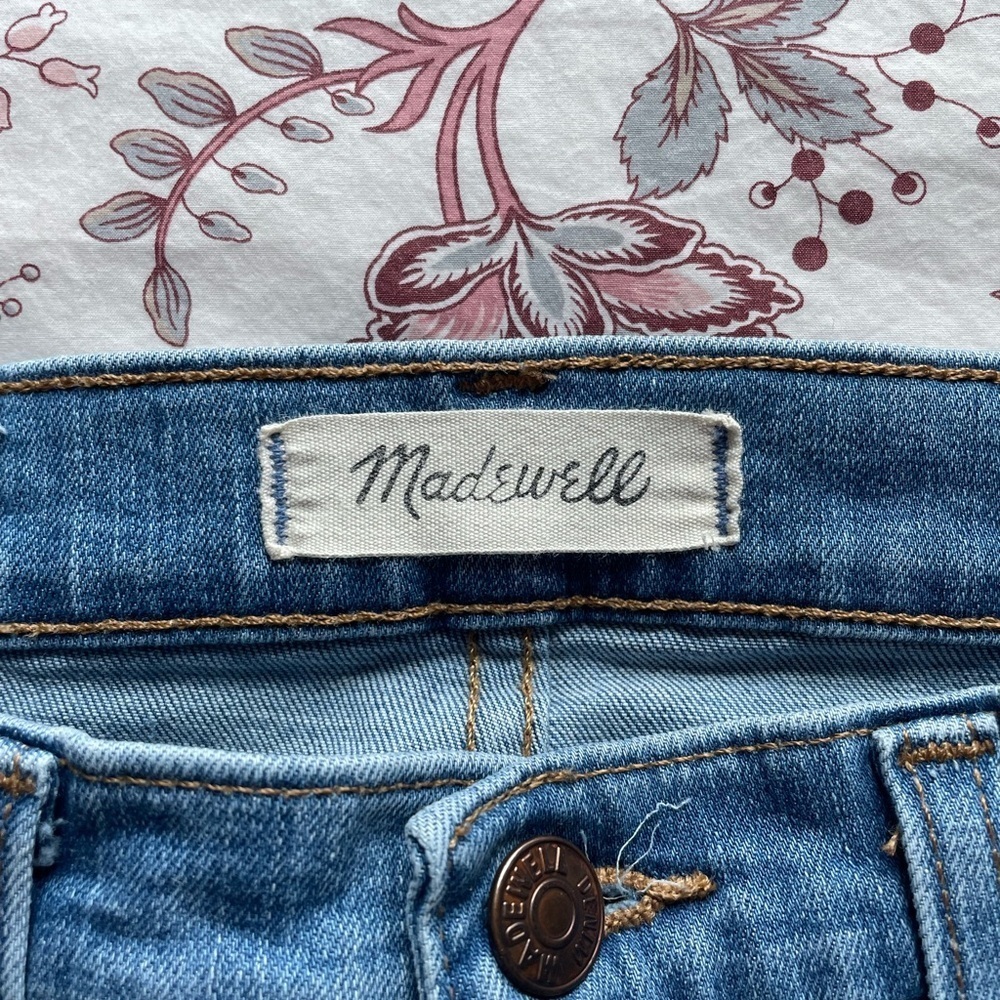 Madewell 9" High Rise Skinny Jeans in Ontario Wash: Distressed Hem‎ Edition 27 - Picture 9 of 16